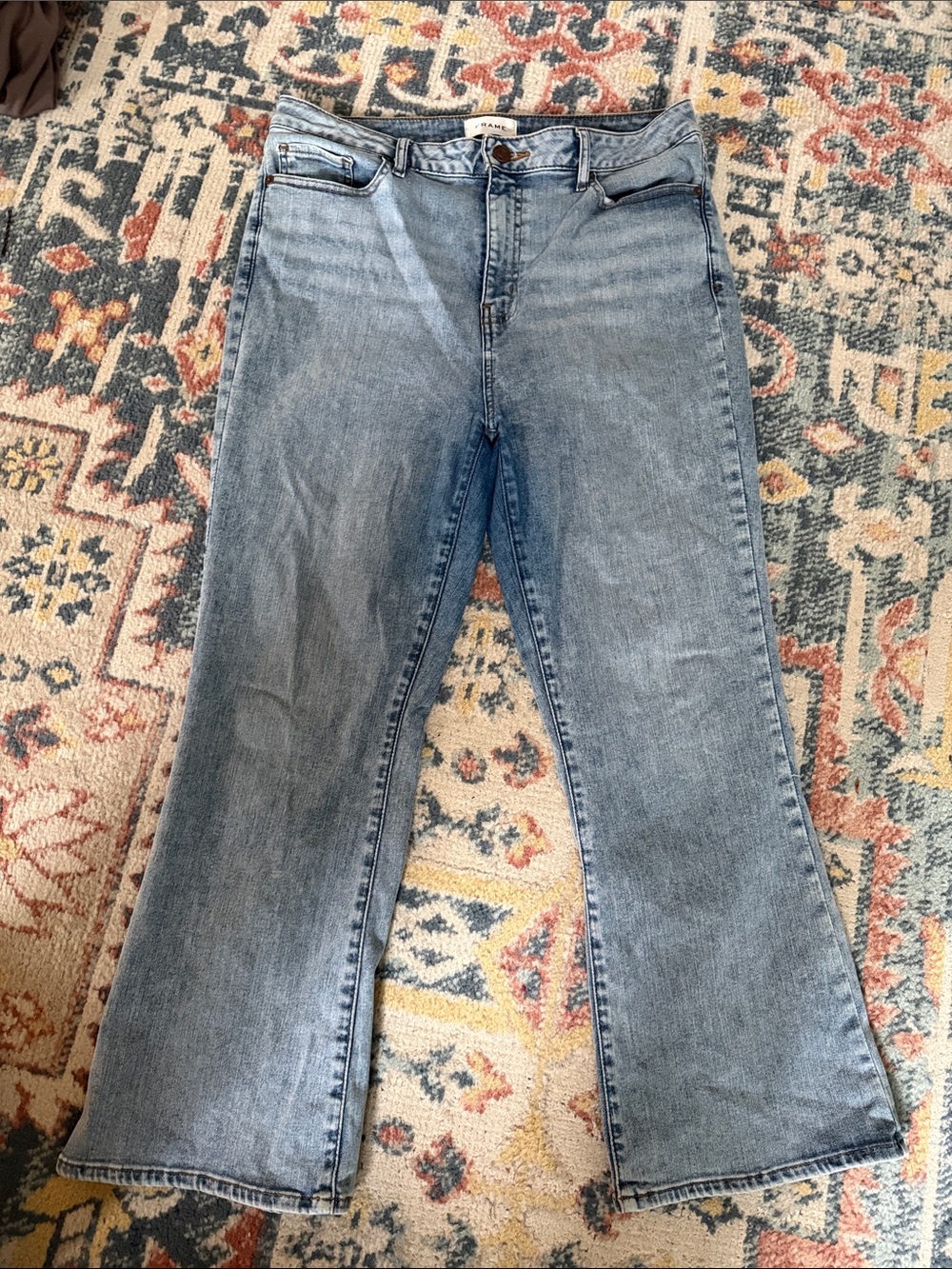 Gorgeous FRAME women’s Nordstrom Classic Light Wash Women's Jeans - Flare Leg